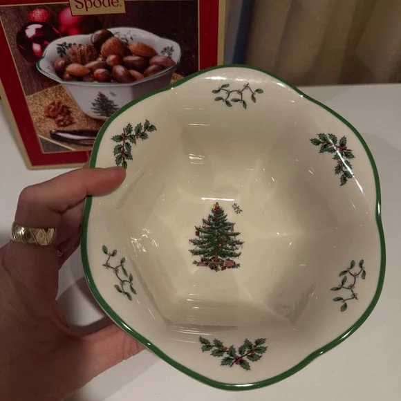 Spode Christmas Tree Hexagonal Nut Bowl‎ 16cm 7in S3324-A15 White Green Trim - Picture 3 of 5